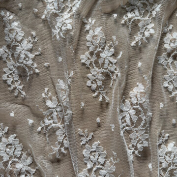 Last Chance To Buy White Lace 2.60m £12